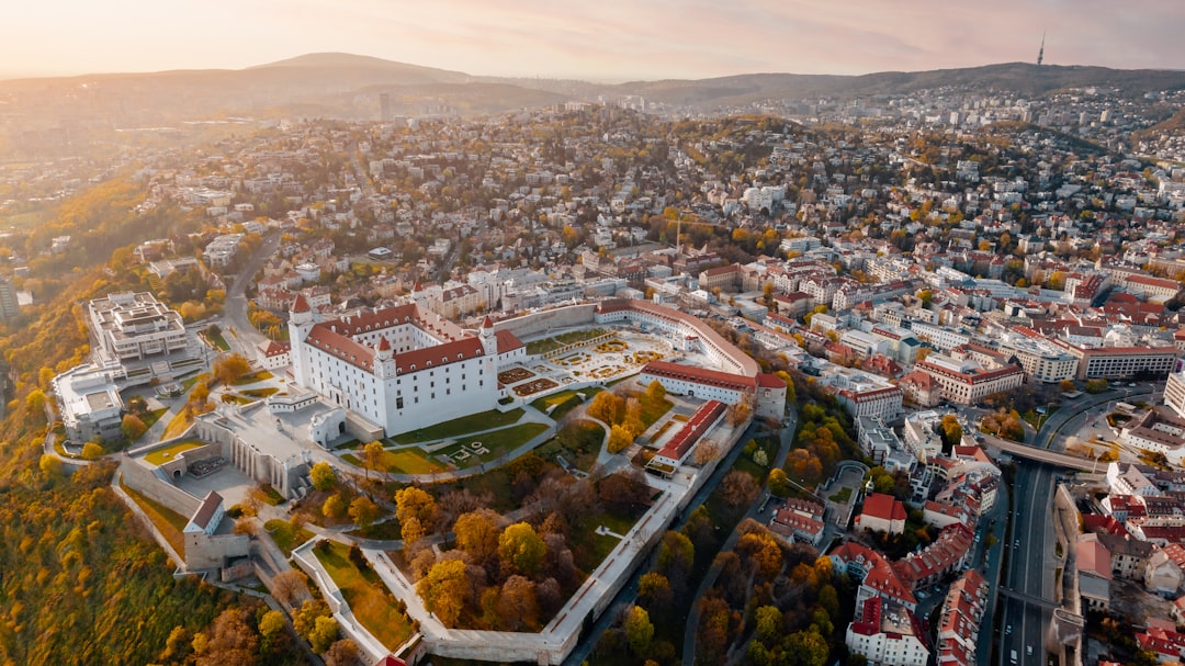 O daniach ti v škole povedali len to, že sa platia. Otestuj sa zo štátneho rozpočtu, deficitu a dlhu