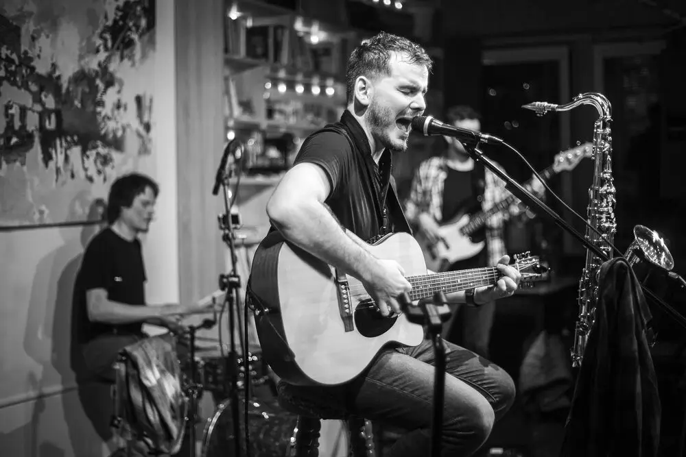 Poznáš slovenskú hudobnú scénu? Uhádni, kto naspieval tieto piesne: