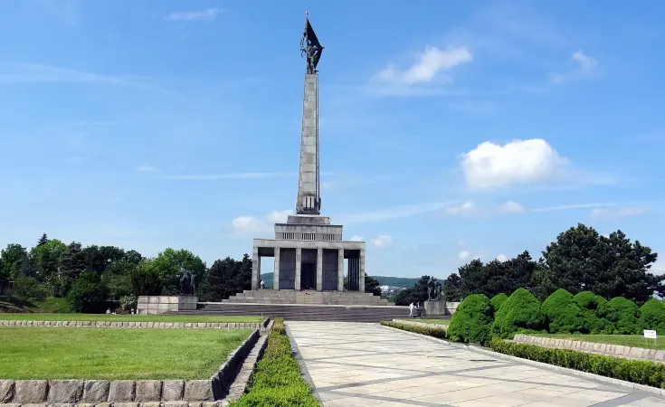 Presunuté, premenované, spochybňované: Kvíz o pamätníkoch na Slovensku