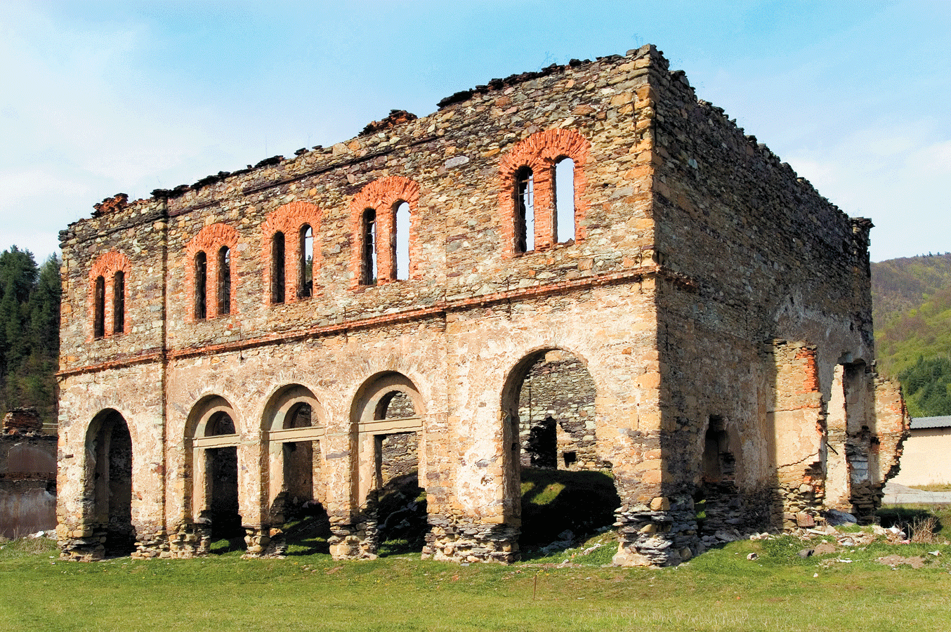 Industriálne pamiatky Slovenska: Fabriky, huty a technické skvosty
