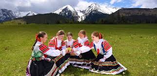 Slovenské kroje v praxi: spoznáš región podľa výšivky a čepca?